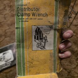 Distributor clamp wrench