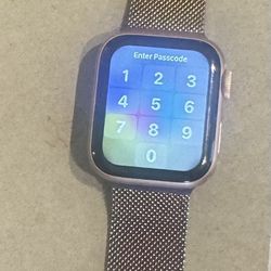 Apple Watch Series 4 With Band 