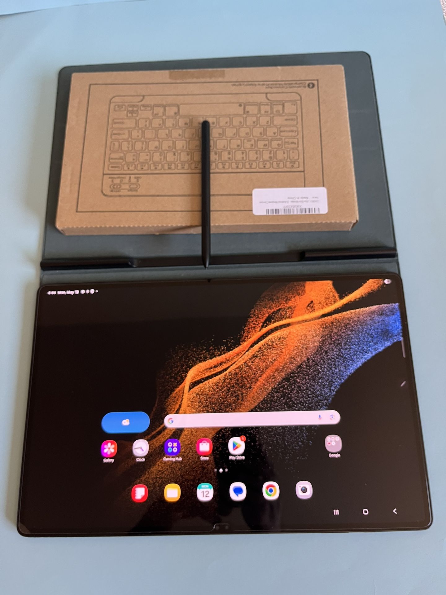 Samsung Galaxy Tab S8 Ultra (2022 Model) 256gb with keyboard, case & Stylus Pen