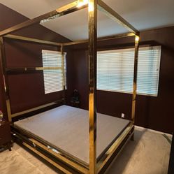 Queen Sized Bed Frame/bed