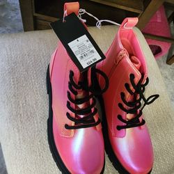 Girl's Boots .new 