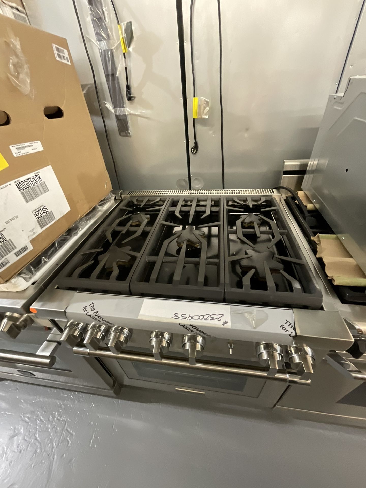 Thermador 30” Professional Gas Range – Model PRG305WH/09