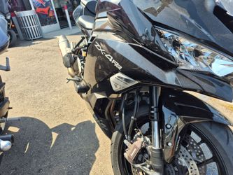 🏍️ 2024 Kawasaki Ninja ZX-4RR
📍 ONLY 3,031 MILES!