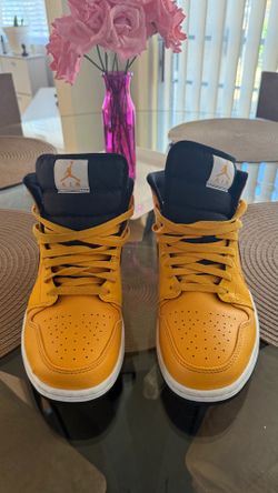 NIKE JORDAN 1 MID