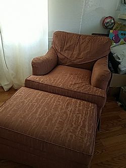 2 Vintage chairs with ottomans