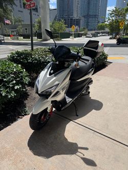 Italica Spektra 150cc scooter