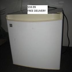 GE MINI WHITE FRIDGE REFRIGERATOR FREEZER CLEAN