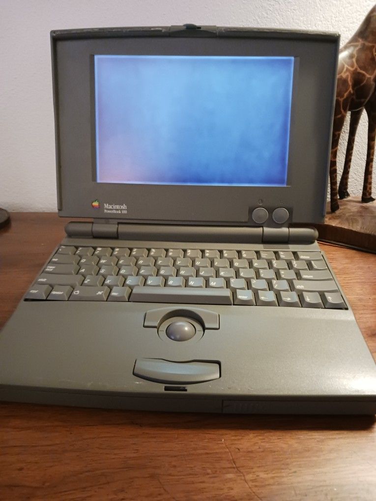 Macintosh PowerBook 100
With Powerbook AC Adapter