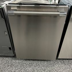 THERMADOR DISHWASHER STAINLESS STEEL BRAND NEW OPEN BOX’!!!!!