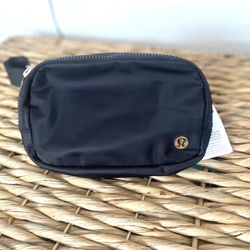 Lululemon Belt Bag Black And Gold NEW