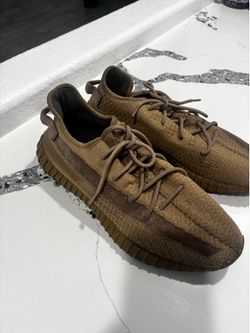 Yeezy boost 350 v2 earth shoes size 23 men in good condition