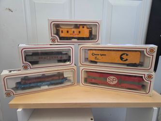 Bachmann HO Scale Train Cars Lot of 5