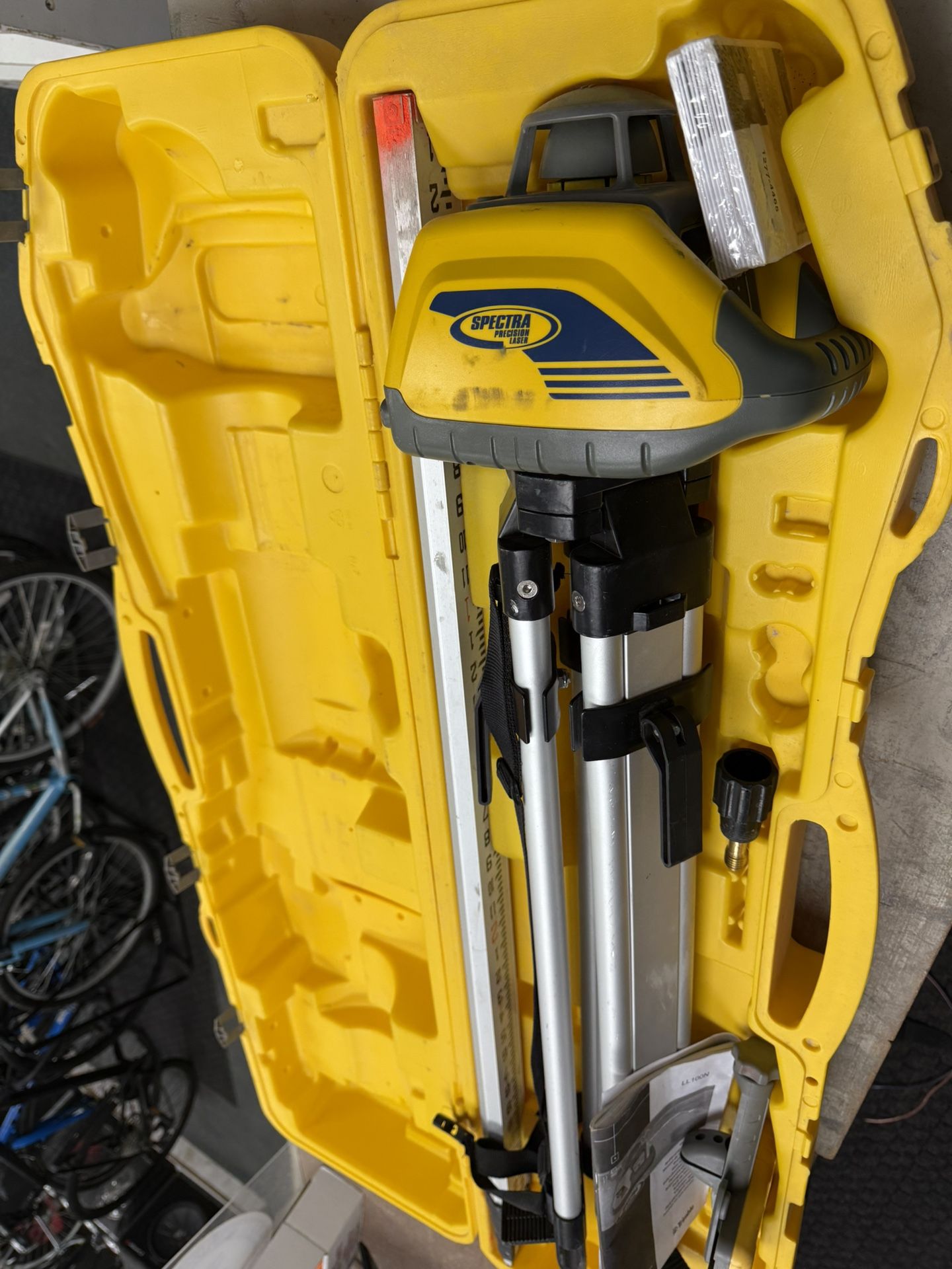 Spectra LL100N Laser Level Kit w/ HR320 Receiver, Clamp, Stand & Case