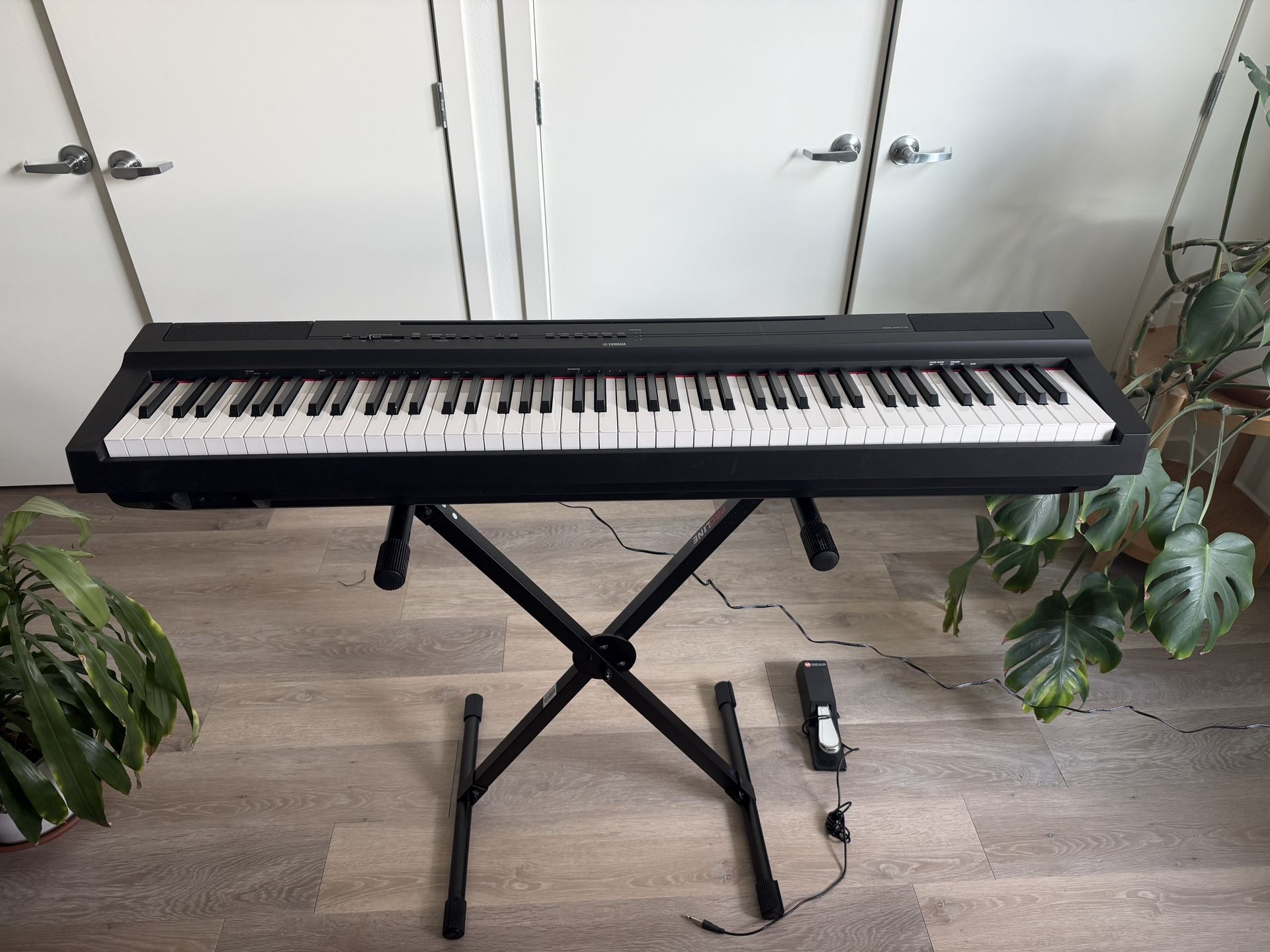 Yamaha Digital Piano P125 (Essential Bundle)