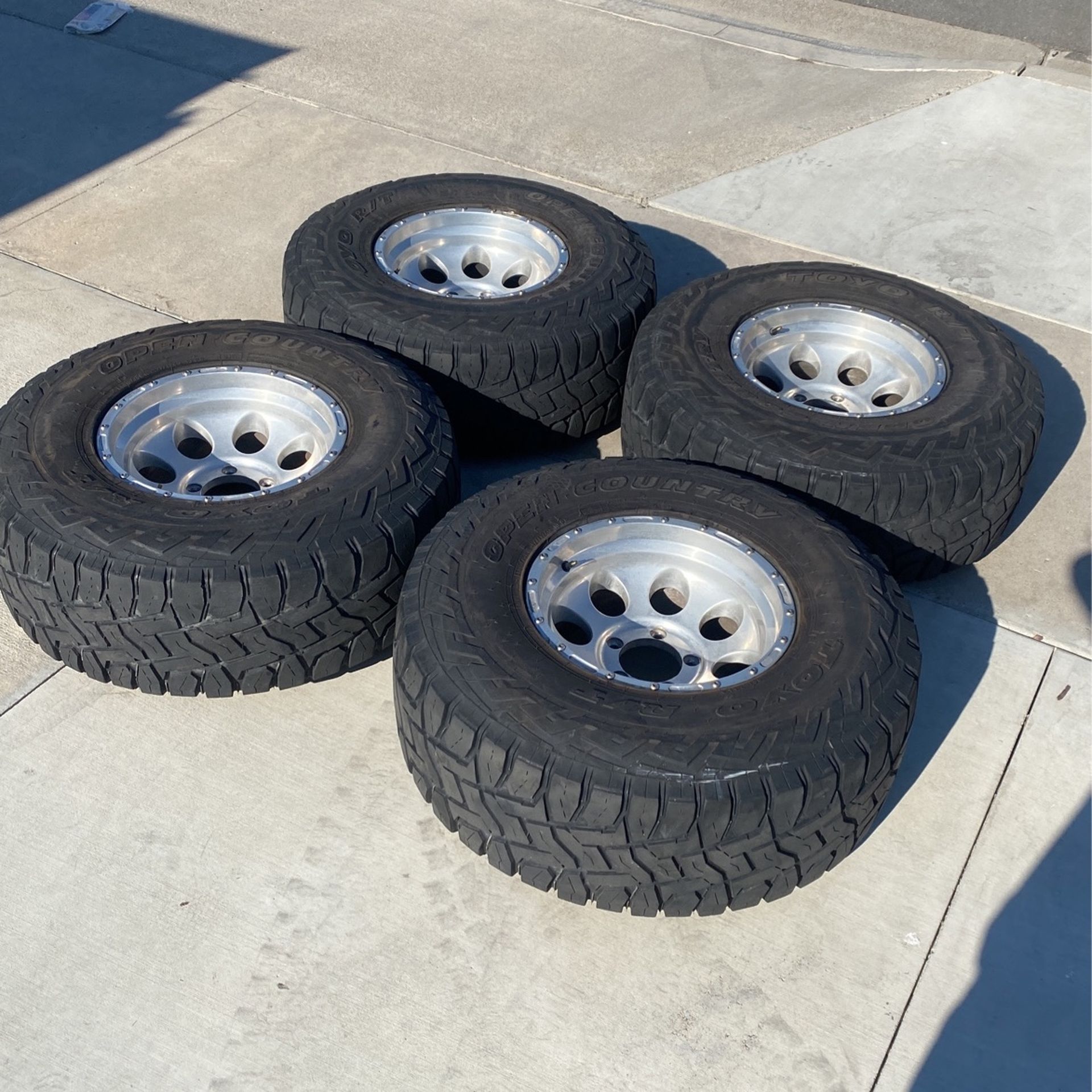 Vintage Series Pro Comp Wheels 16x10 On Toyo Open Country R/T 315/75/r16