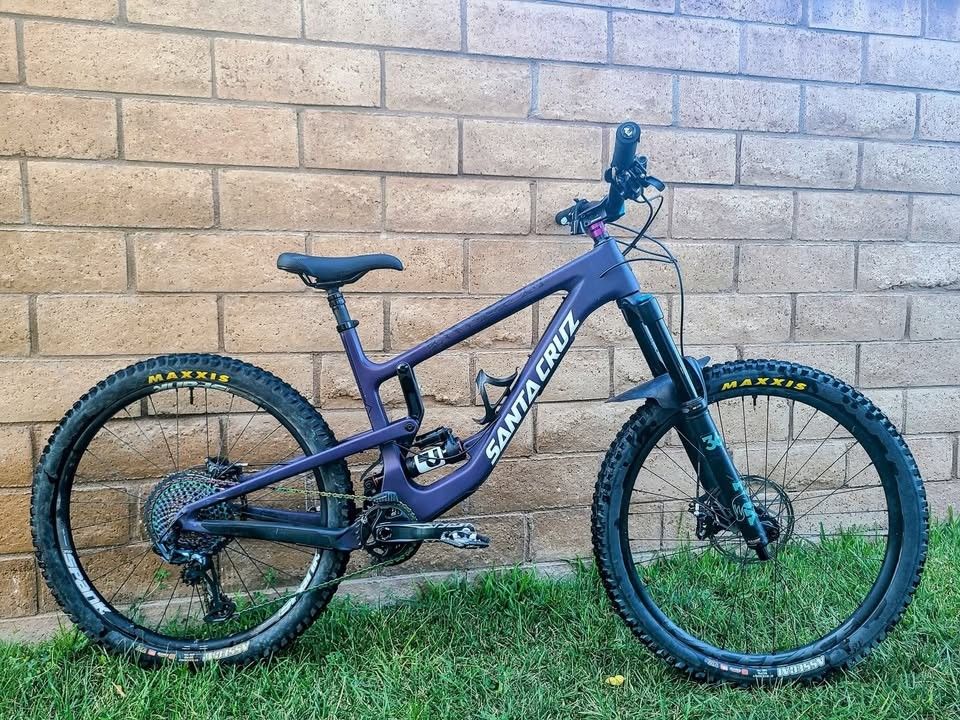 2020 Santa Cruz Nomad Carbon Mountain Bike 