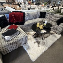Stunning Sectional! Easy Financing! Many Colors. 💚😁❤️