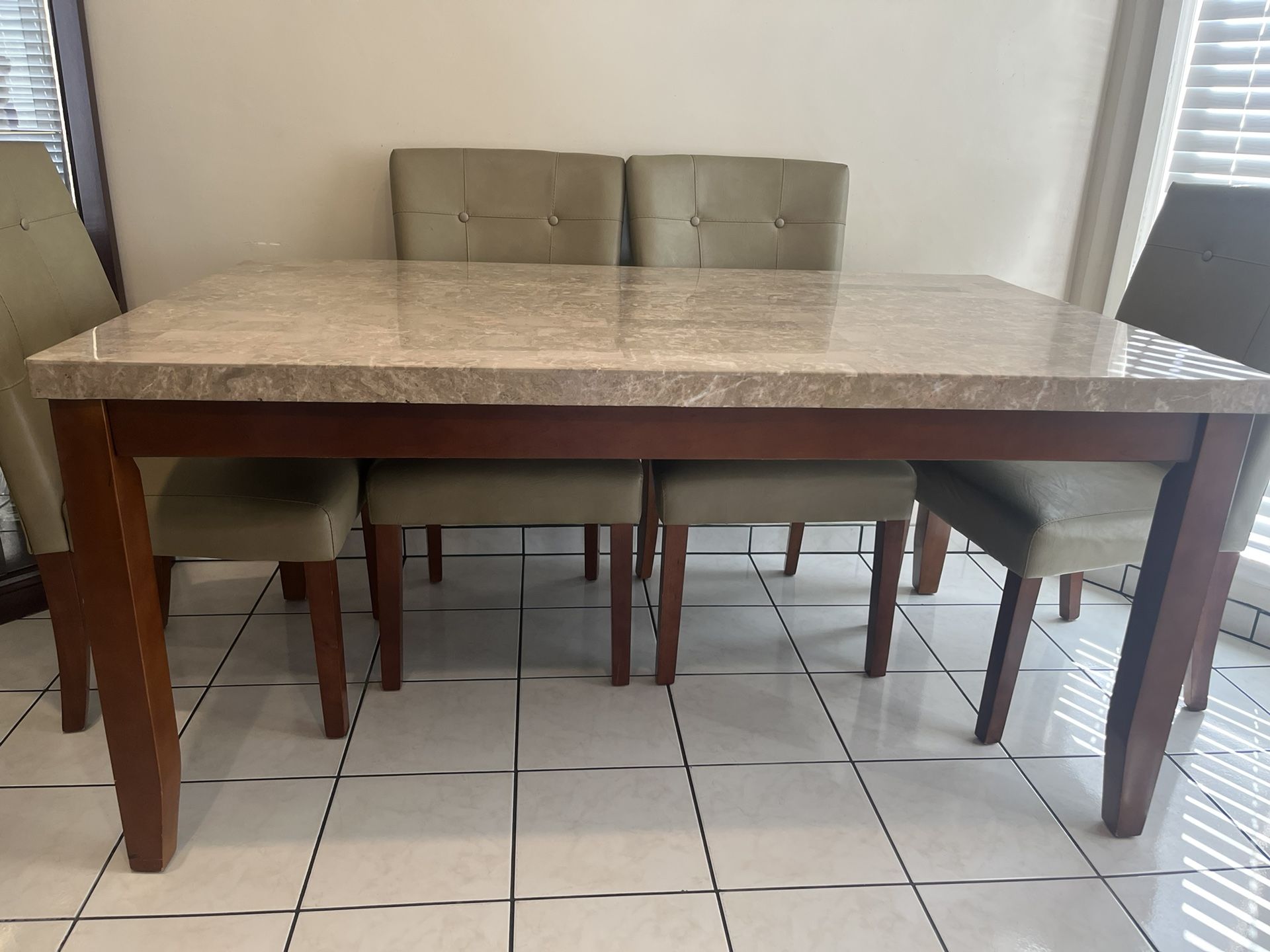 Dinning Table With 6 Chairs