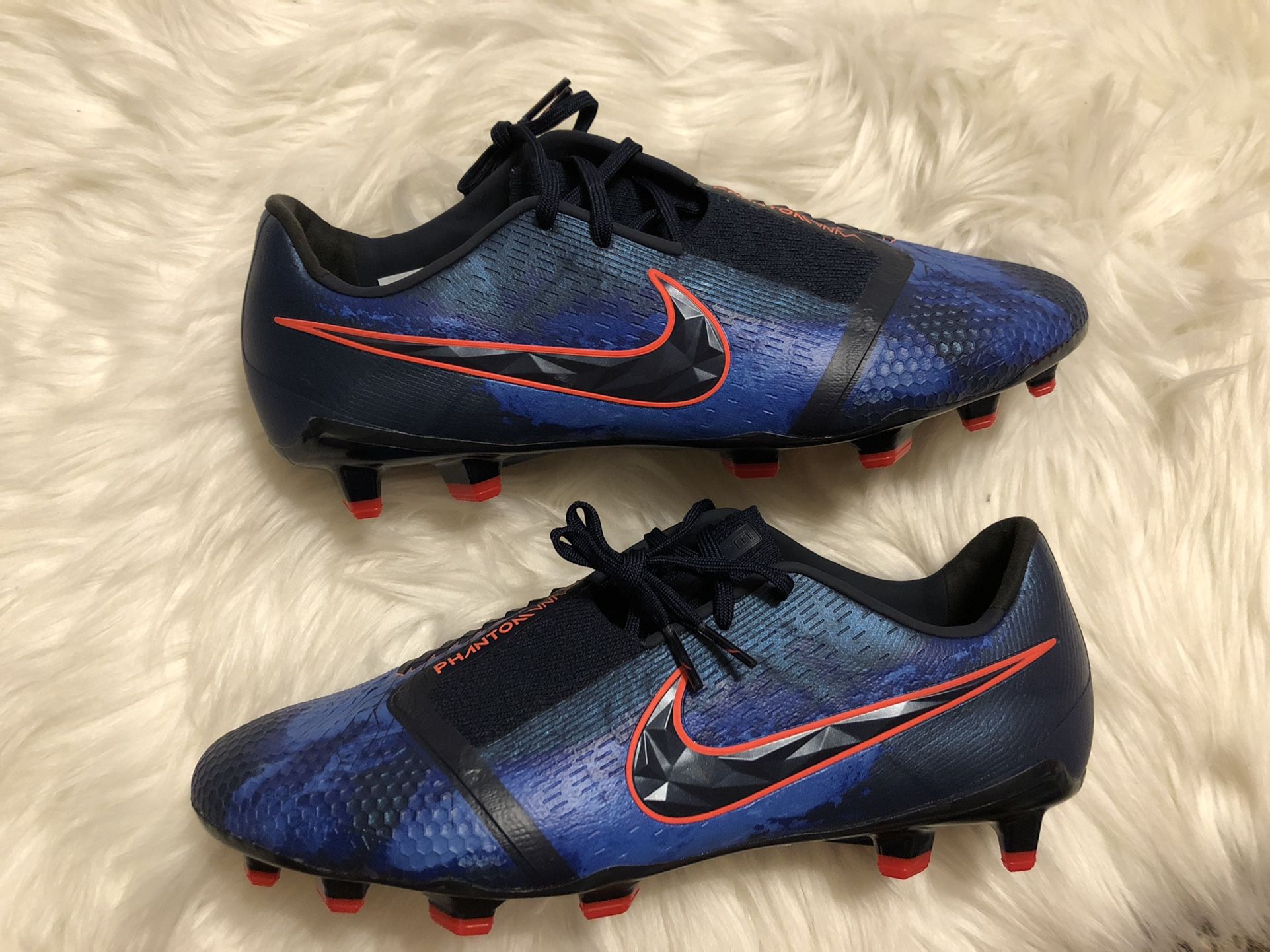 Nike Soccer Cleats Size 8.5 Team sports