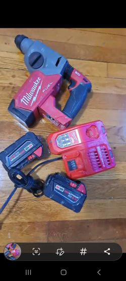 Milwaukee Hammer Drill 2 Battery 5ah and Fast Charger