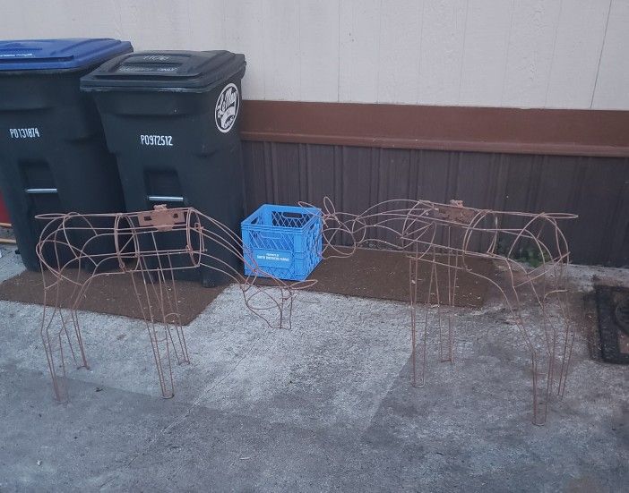 2 Metal Wire Deer Yard Sculptures Decor