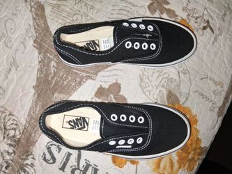 Girl Black Converse