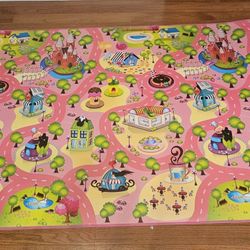 Rollmatz playmat in Excellent condition. 
Accessories are not included.
L 47in. W 78in.