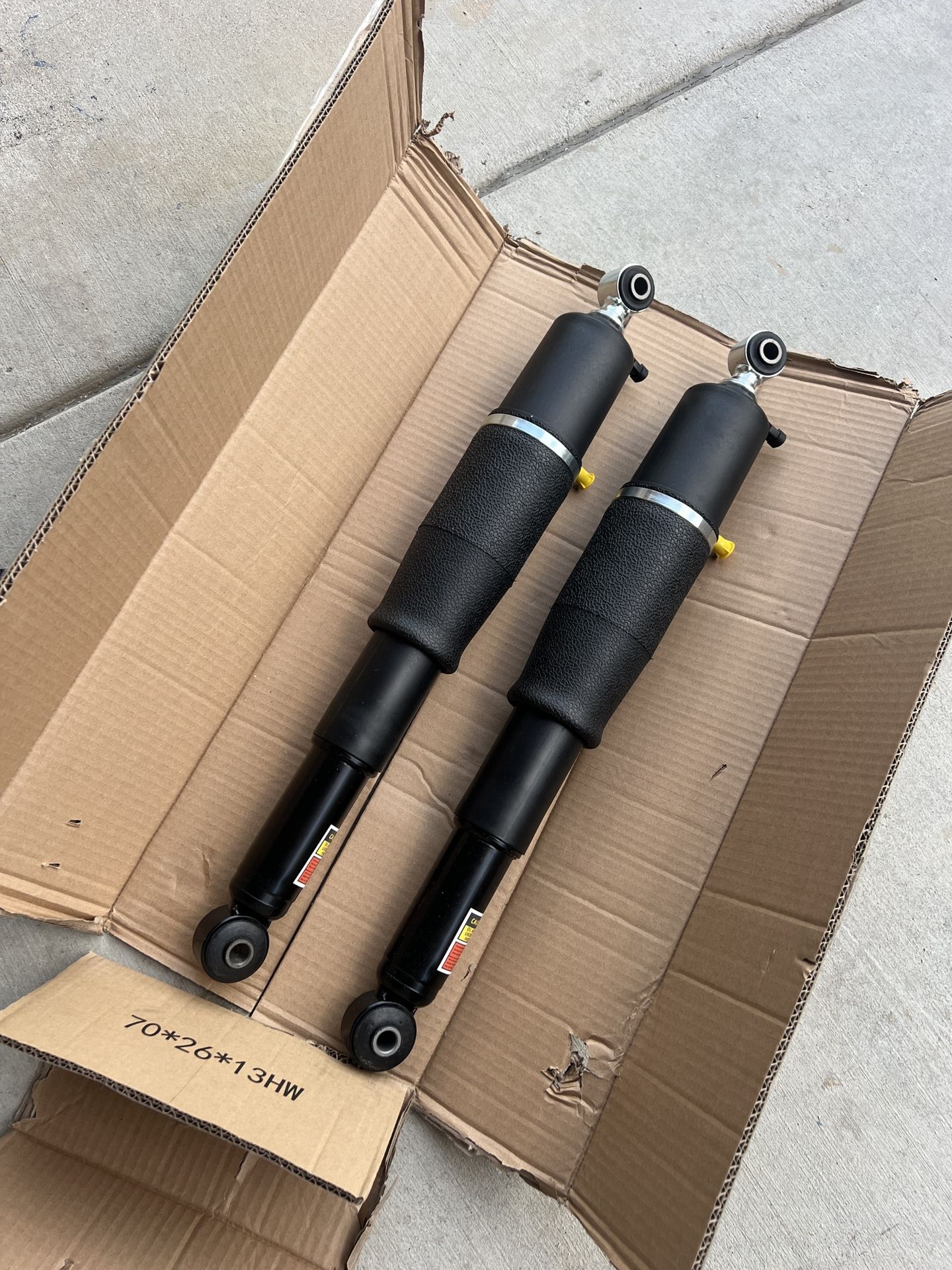 Pair Rear Air Ride Suspension Shocks Replacement for Cadillac Escalade GMC Yukon XL Chevy Avalanche 1500 Suburban 1500 Tahoe 1-2014 25 979391