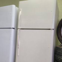 Kenmore Refrigerator Working Perfectly Fine Very Clean I Can Deliver To You 90 Days Warranty 