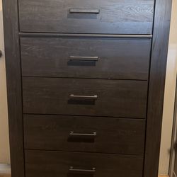Dresser 34”