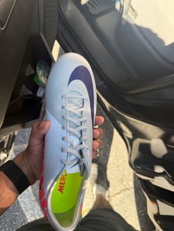 Soccer cleats