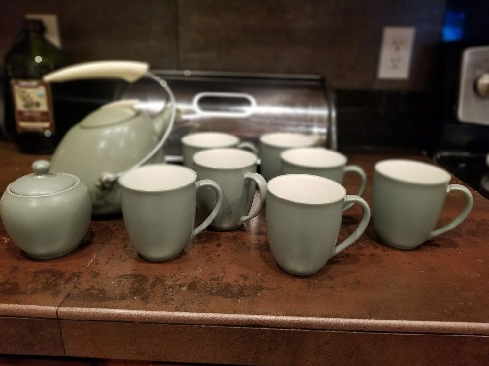 Noritake Colorwave-Kettle, Mugs, sugar bowl set