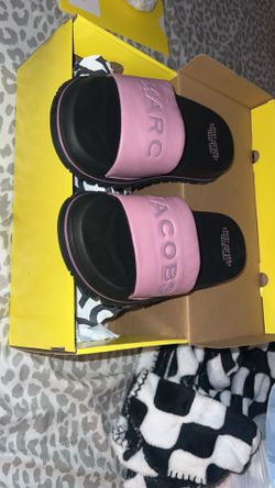 Women’s Slides Size 7