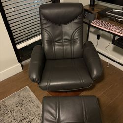 BenchMaster Newport Black Swivel Recliner and Slanted Ottoman