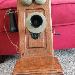 Vintage 1890's Oak Kellogg Cathedral Crank Phone includes a mouthpiece, a separate ear receiver, a hookswitch, a hand crank (used to generate a signal