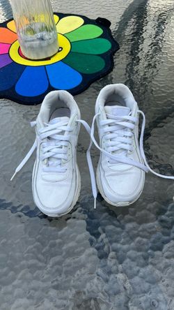 Ladies Sz 5 Nikes