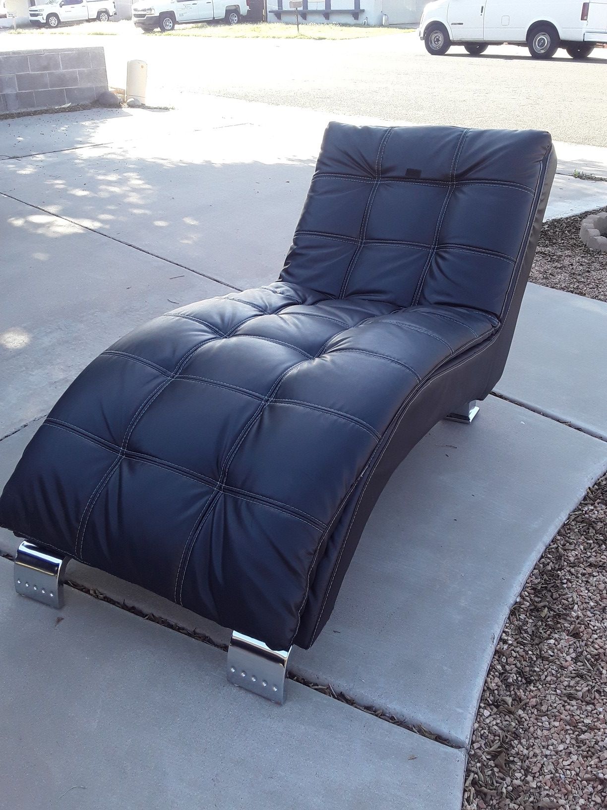 Leather chase Lounge