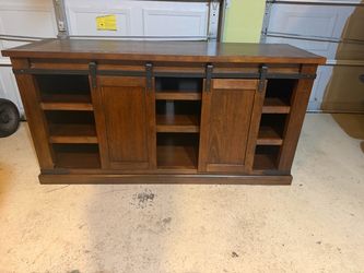 Ashley Furniture Danell Ridge 60” TV Stand / Media Console