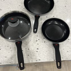 3 Previously owned Oxo Pans