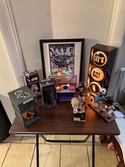 White Sox Memorabilia Lot - Bobbleheads, 2005 World Series Frame & More
