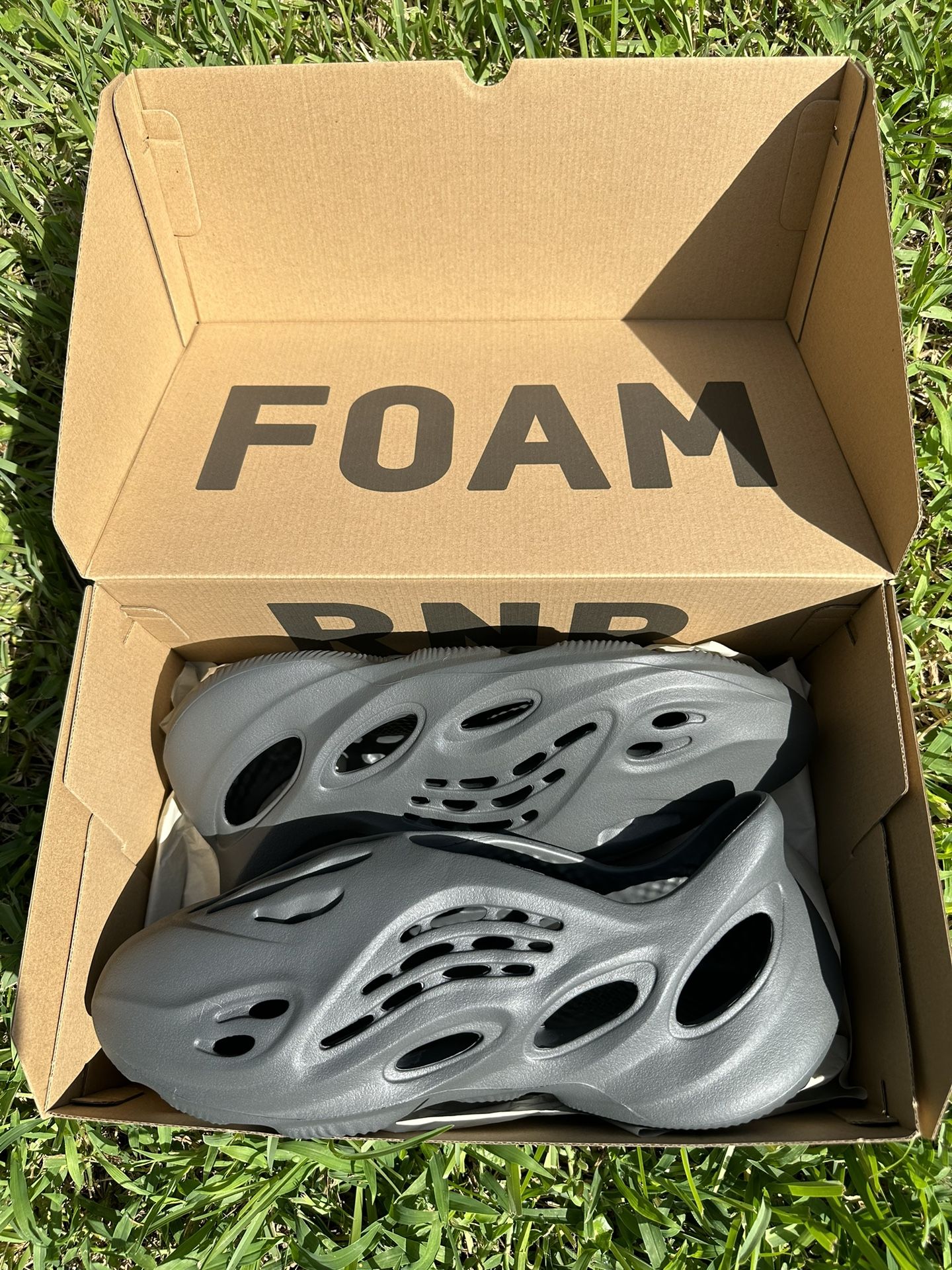 Yeezy Foam RNR Carbon for Sale in Lake Worth, FL - OfferUp