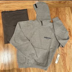 Essential hoodie