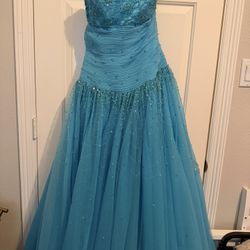 Turquoise Gown/Vestido De 15 Años