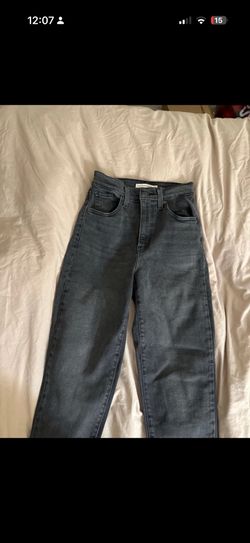 Levi’s high waisted mom jeans