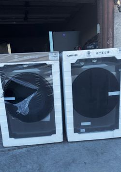 Brand new Samsung washer/ dryer