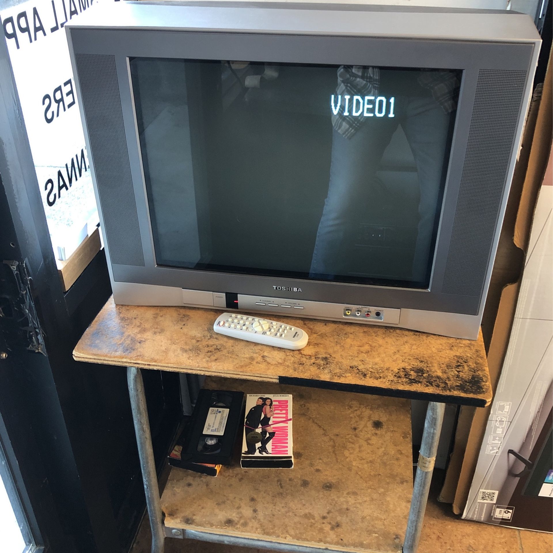 Toshiba 20AF46   CRT  TV  (2006) w/Remote