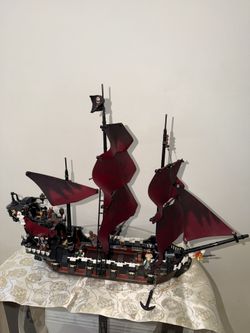 LEGO 4195 Pirates Of The Caribbean Queen Anne’s Revenge