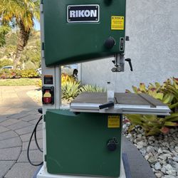 Rikon 10-305 10 Inch Bandsaw With Three Additional New Blades and Additional Belt