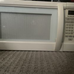 Hamilton Beach Microwave For SALE $40