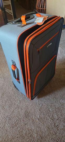 Brand new 2 piece luggage set